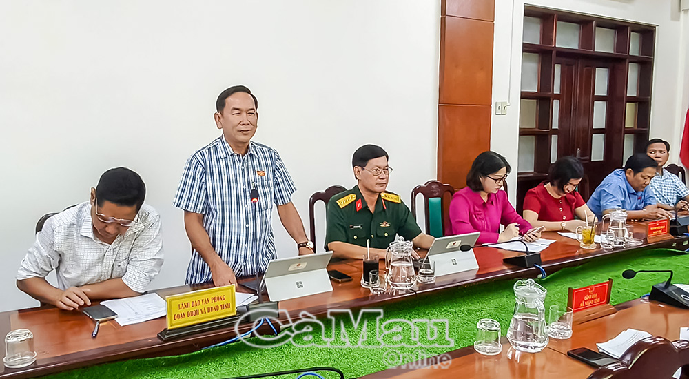 Ðại biểu cho ý kiến thẩm tra tờ trình và dự thảo Nghị quyết về tạm giao biên chế năm 2026, chuẩn bị trình tại kỳ họp thứ 8 (chuyên đề), HÐND tỉnh khoá X.