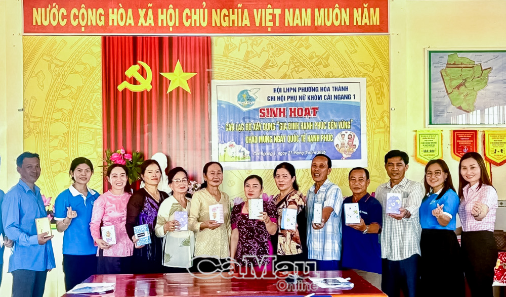 Hệ giá trị gia đình “ấm no, hạnh phúc, tiến bộ, văn minh” đang được các cấp Hội LHPN tỉnh Cà Mau lan toả sâu rộng thông qua việc xây dựng và duy trì hiệu quả các câu lạc bộ gia đình hạnh phúc bền vững.