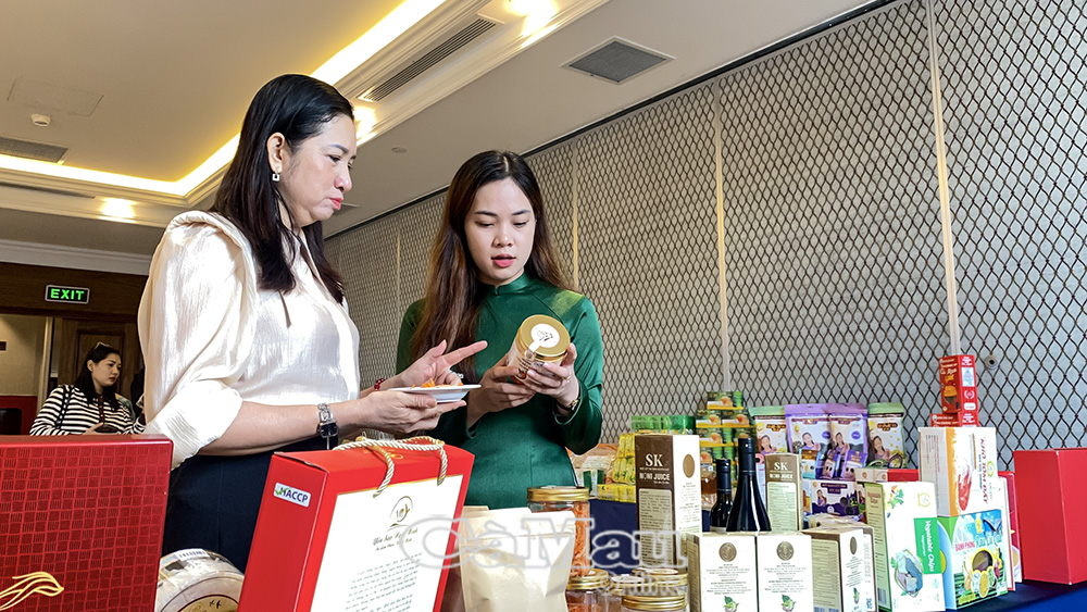 Sản phẩm OCOP tham gia hội nghị xúc tiến thương mại tại tỉnh Cà Mau.
