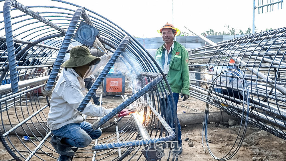 Với việc sớm bàn giao mặt bằng đã giúp tiến độ dự án tuyến cao tốc Cà Mau - Ðất Mũi có thể triển khai theo đúng kế hoạch.
