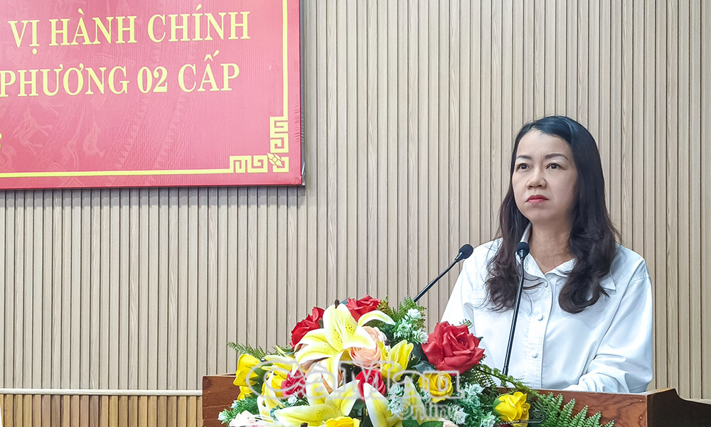 Bà Trần Thị Cẩm Hằng, Phó Giám đốc Sở Khoa học Công nghệ, tại hội nghị sơ kết 1 năm thực hiện sắp xếp đơn vị hành chính và hoạt động của chính quyền địa phương 02 cấp.
