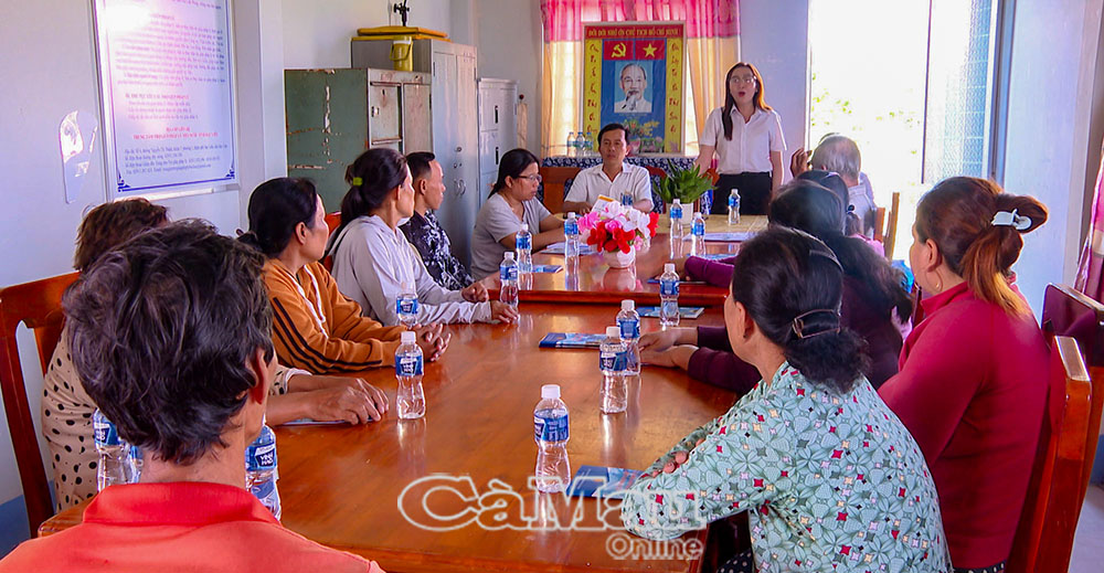 Trung tâm TGPL Nhà nước tỉnh tổ chức truyền thông TGPL, lồng ghép tuyên truyền Luật TGPL mới cho bà con đồng bào dân tộc Khmer tại xã Hưng Hội.