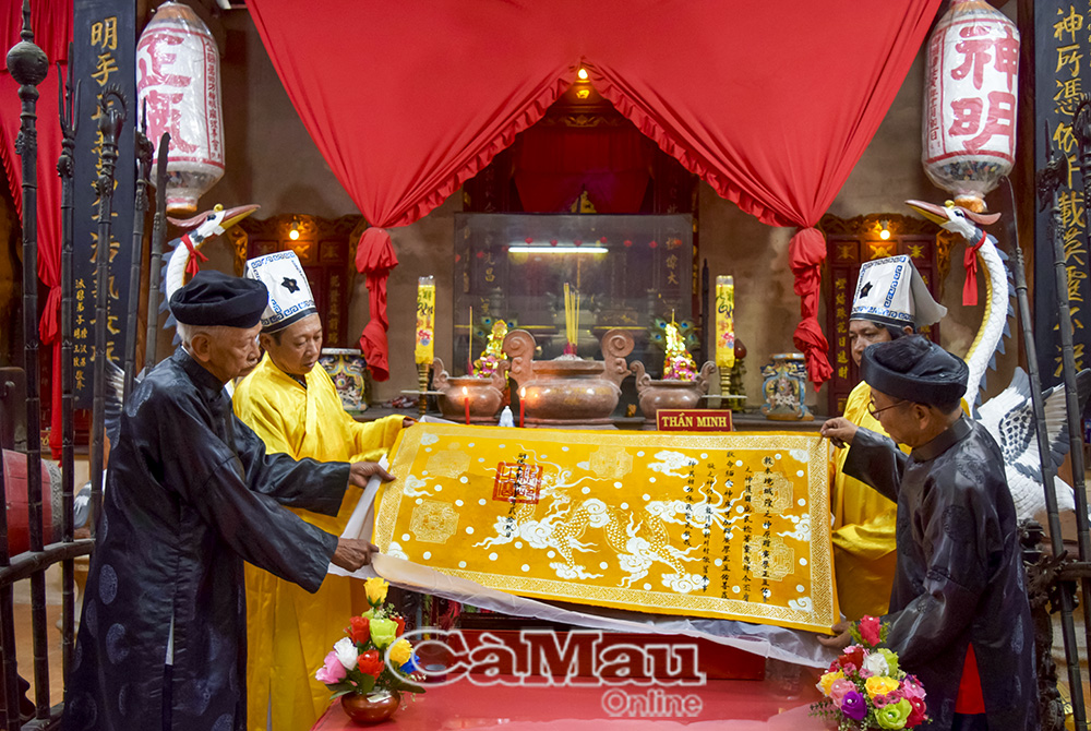 Sắc phong triều Vua Tự Ðức (1852) lưu giữ tại Miếu Thần Minh, phường An Xuyên.