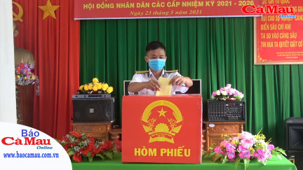 Cử tri đảo Hòn Chuối hoàn tất việc bỏ phiếu