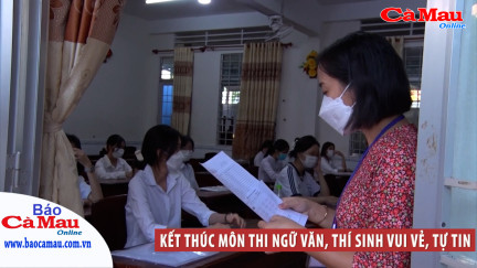 Kết thúc môn thi Ngữ Văn, thí sinh vui vẻ, tự tin