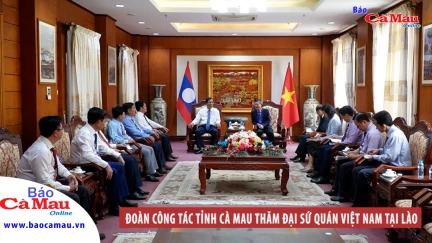 Đoàn công tác tỉnh Cà Mau thăm Đại sứ quán Việt Nam tại Lào