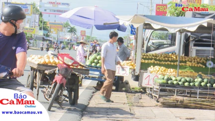 Nhiều khó khăn trong quản lý hành lang an toàn đường bộ