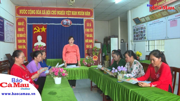 Phụ nữ thị trấn Sông Đốc tích cực bảo vệ môi trường