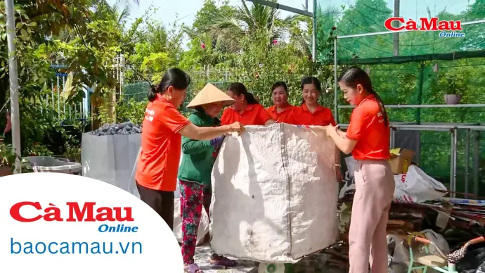 Gom phế liệu – Trao yêu thương