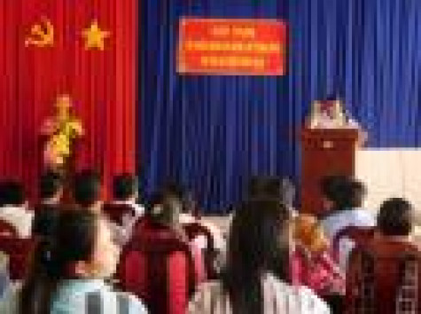 Nâng cao năng lực cộng đồng và cán bộ cơ sở