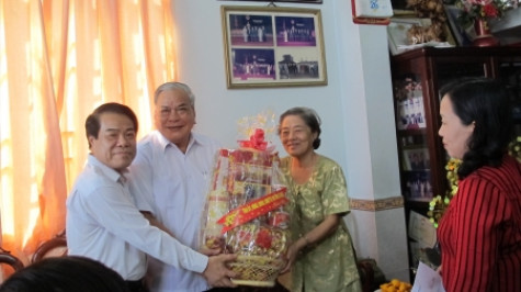 Trên 27 tỷ đồng tặng quà các đối tượng chính sách, xã hội