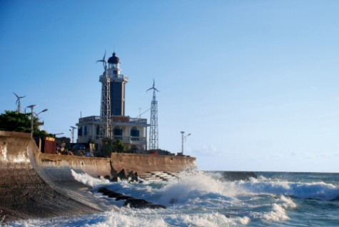 “Phu” đèn biển đông