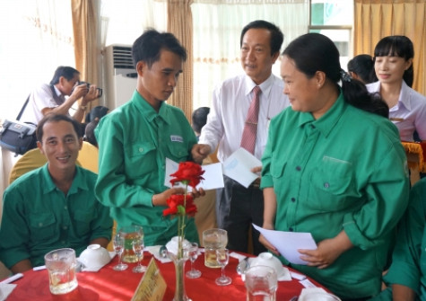 “Tết sum vầy” cho công nhân, lao động nghèo