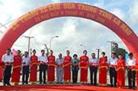 Điểm nhấn cầu Hoà Trung