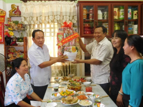 Thăm và chúc Tết các đồng chí nguyên uỷ viên Ban Thường vụ Tỉnh uỷ qua các thời kỳ