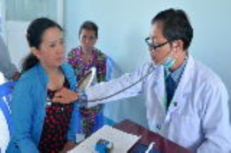 Khám chữa bệnh miễn phí cho 200 hộ nghèo