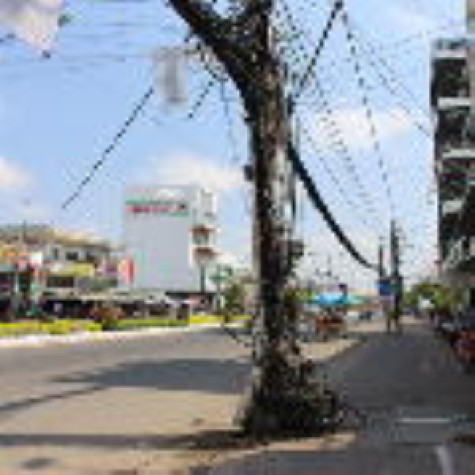 Dây điện, tủ điện giăng mắc ngổn ngang