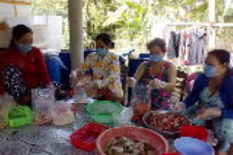 Khá lên từ nghề sơ chế thịt cua