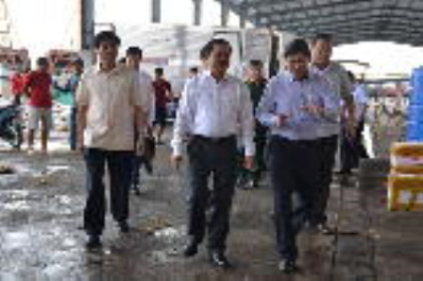 Đại tướng Đỗ Bá Tỵ khảo sát dịch vụ hậu cần nghề cá tại Sông Đốc