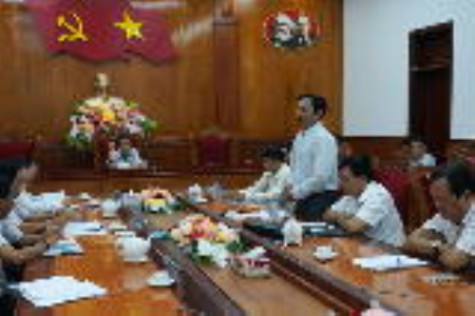 Thường xuyên phổ biến các chủ trương mới và nêu gương những cá nhân điển hình tiên tiến