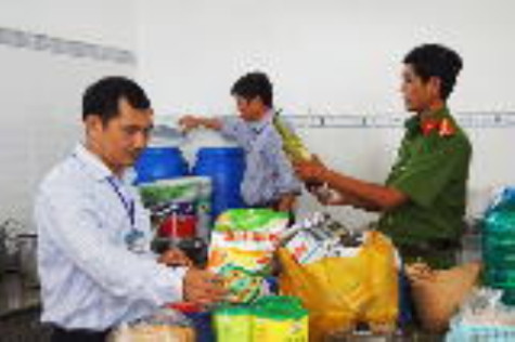 Kiểm tra các cơ sở dịch vụ ăn uống nhân Tháng ATVSTP