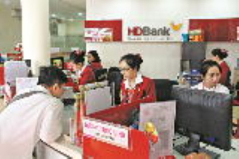 Ngân hàng thu hút tiền gửi tiết kiệm online