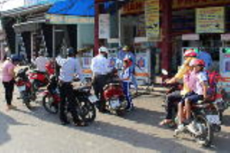 Xăng liên tục tăng giá, doanh nghiệp vận tải chật vật