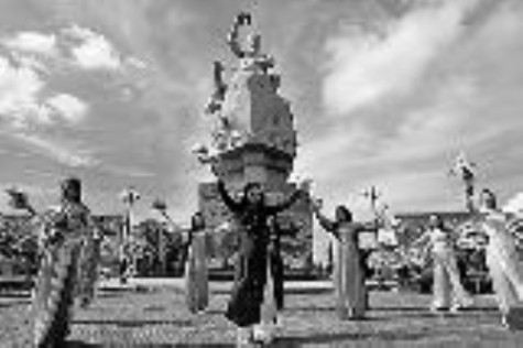 "Xưởng” sửa chữa tàu dưới lòng kinh