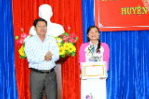 Bí thư chi bộ “so tài”