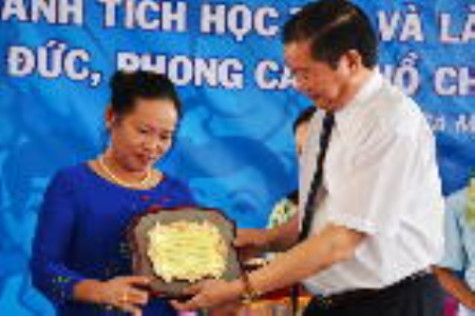 Tuyên dương 60 CNVCLĐ tiêu biểu