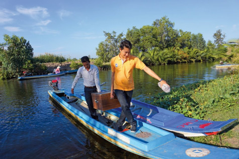 Mang sách về vùng sâu