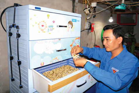 Anh Đào Chí Dũng sáng chế máy làm giá sạch