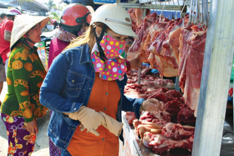 Nghịch lý giá thịt heo từ chuồng ra chợ