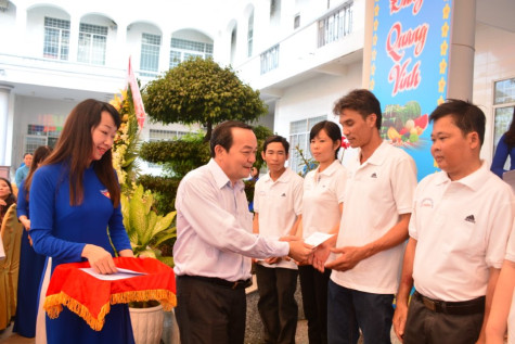 Chăm lo Tết cho công nhân, lao động