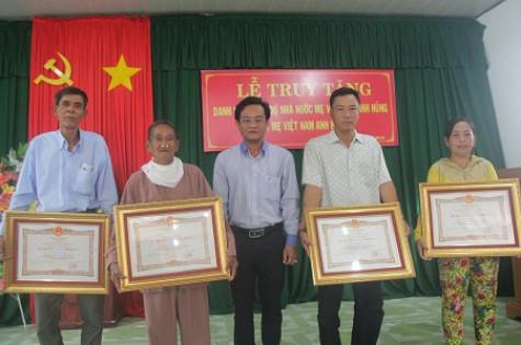 Truy tặng danh hiệu 4 bà mẹ Việt Nam anh hùng