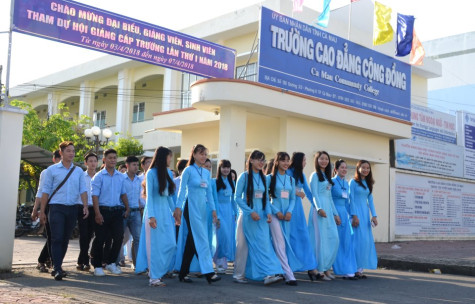 Hoa tri thức nở trên đất quê hương