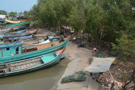Trộm trên biển lộng hành