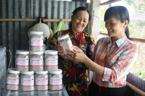 Cải thiện thu nhập nhờ làm bột gạo lứt