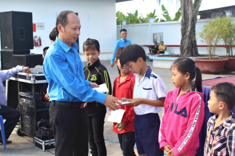 Từng bước  xây dựng  CĐCS vững mạnh