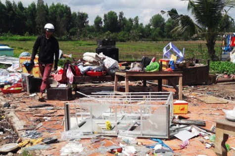 40 căn nhà bị sập và tốc mái do dông lốc