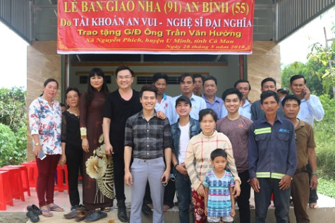 Tặng cầu GTNT và nhà tình thương nhân Đại lễ Phật đản