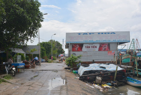 Khu neo đậu tránh trú bão Sông Đốc bị lấn chiếm