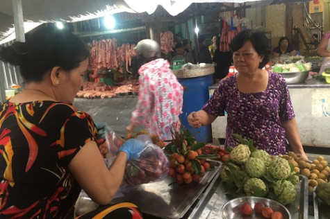 Mưa dầm, chợ Tết Đoan ngọ ế ẩm