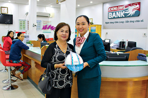 Ngân hàng rầm rộ tung khuyến mại dịp hè