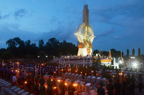 Thắp hơn 1.000 ngọn nến tri ân ngày 27/7