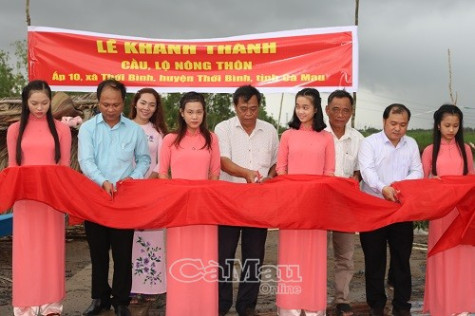 Tài trợ 230 triệu đồng xây dựng cầu và lộ nông thôn