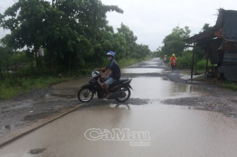 Đoạn đường sắp biến thành sông