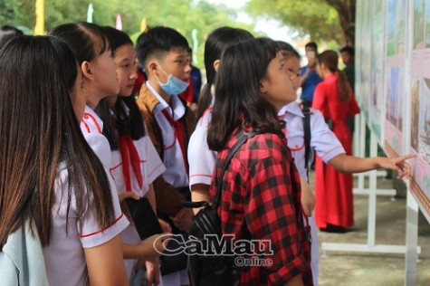 Trưng bày hơn 200 hình ảnh, tư liệu về Bác