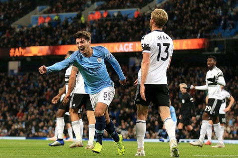 Sao trẻ tỏa sáng, Man City vùi dập Fulham