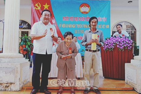 Chung vui Ngày hội Đại đoàn kết toàn dân tộc